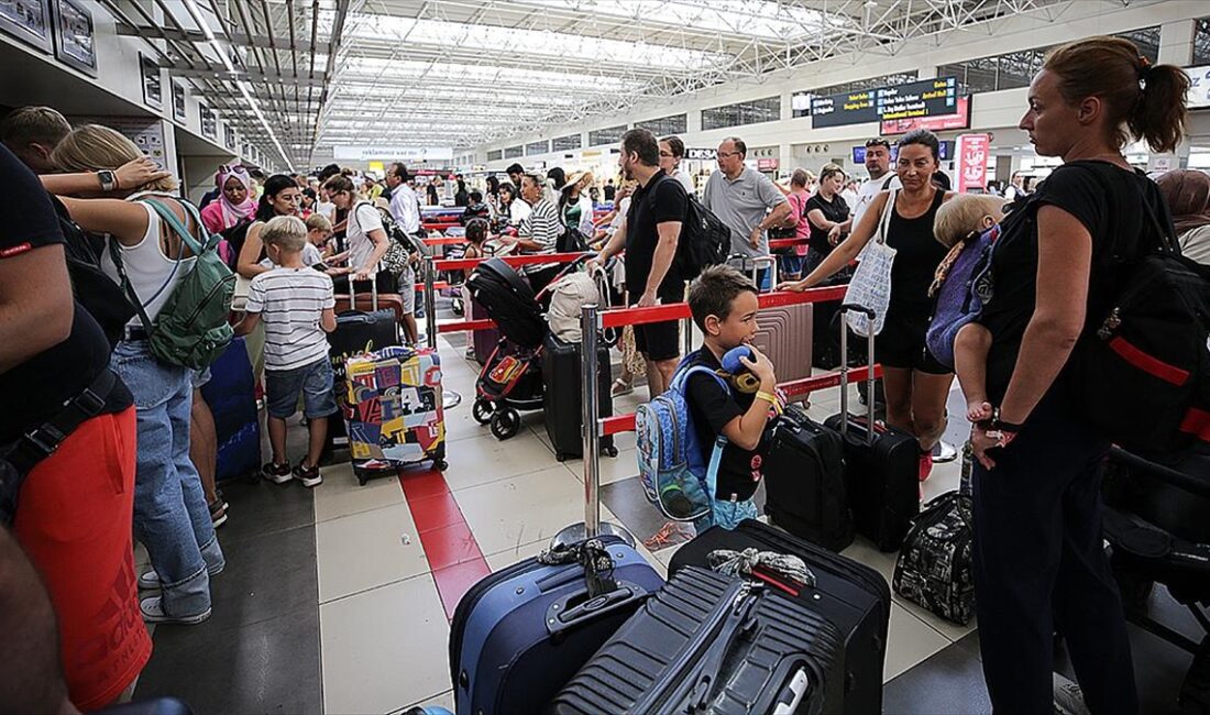 Türkiye'nin turizm merkezlerine yönelik ilgi havalimanı yolcu sayısına da yansırken,