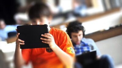 Türkiye'de çocuklarda internet kullanımı bu yıl yüzde 91,3 olarak belirlenirken,