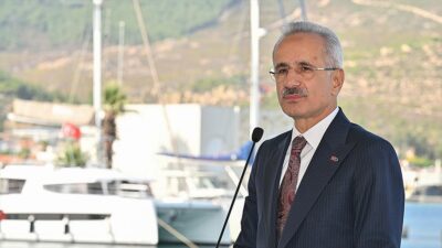 Ulaştırma ve Altyapı Bakanı Abdulkadir Uraloğlu, 2002'de 8 bin 500