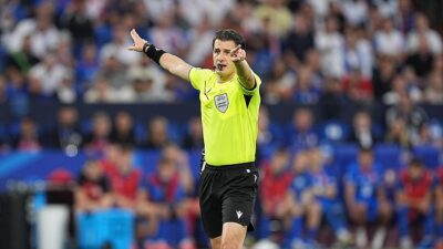 FIFA kokartlı hakem Halil Umut Meler, İsviçre ile Danimarka arasında