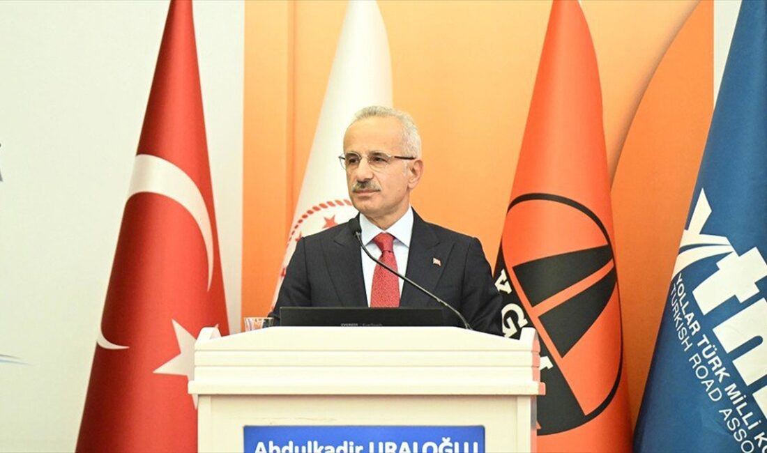 Ulaştırma ve Altyapı Bakanı Abdulkadir Uraloğlu, Dünya Yol Kongresi'nin 15-18