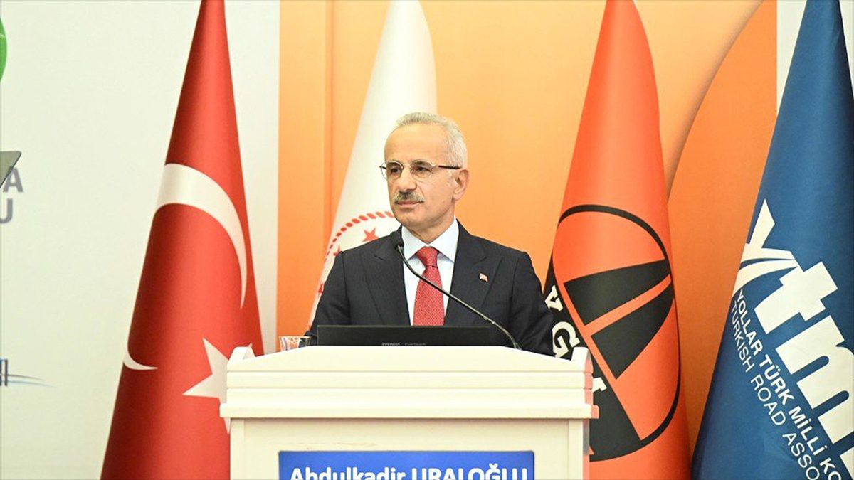 Ulaştırma ve Altyapı Bakanı Abdulkadir Uraloğlu, Dünya Yol Kongresi'nin 15-18