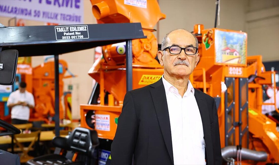 Samsun'un Terme ilçesinde mini harman makinesi üreten Hasan Dinç, eğimli