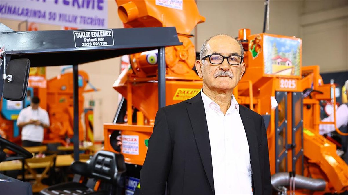 Samsun'un Terme ilçesinde mini harman makinesi üreten Hasan Dinç, eğimli