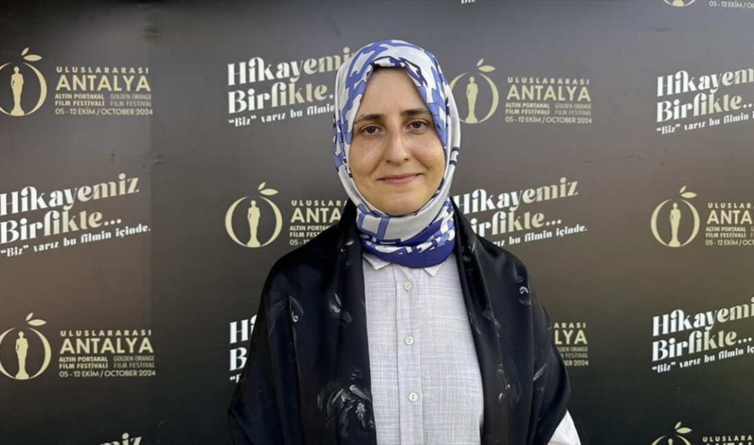 Yönetmen Bayrak, kadın hikayelerinin beyaz perdeye yansımasına önem verdiğini belirterek,