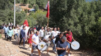 Muğla'da Yörük kültürüne uygun yapılan düğünde gelin evinden atla alındı,