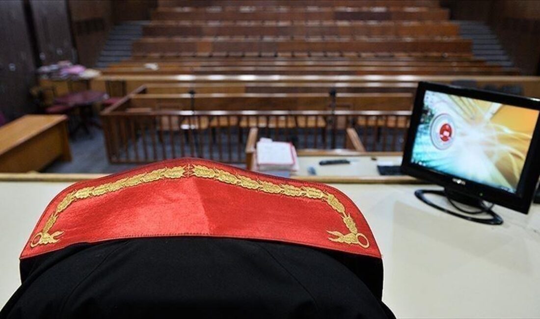 Ara kararını açıklayan mahkeme heyeti, yapılan tüm yargılamaların, aralarında fiili