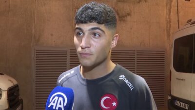 İngiltere Premier Lig ekiplerinden Brentford'da forma giyen Türk futbolcu Yunus
