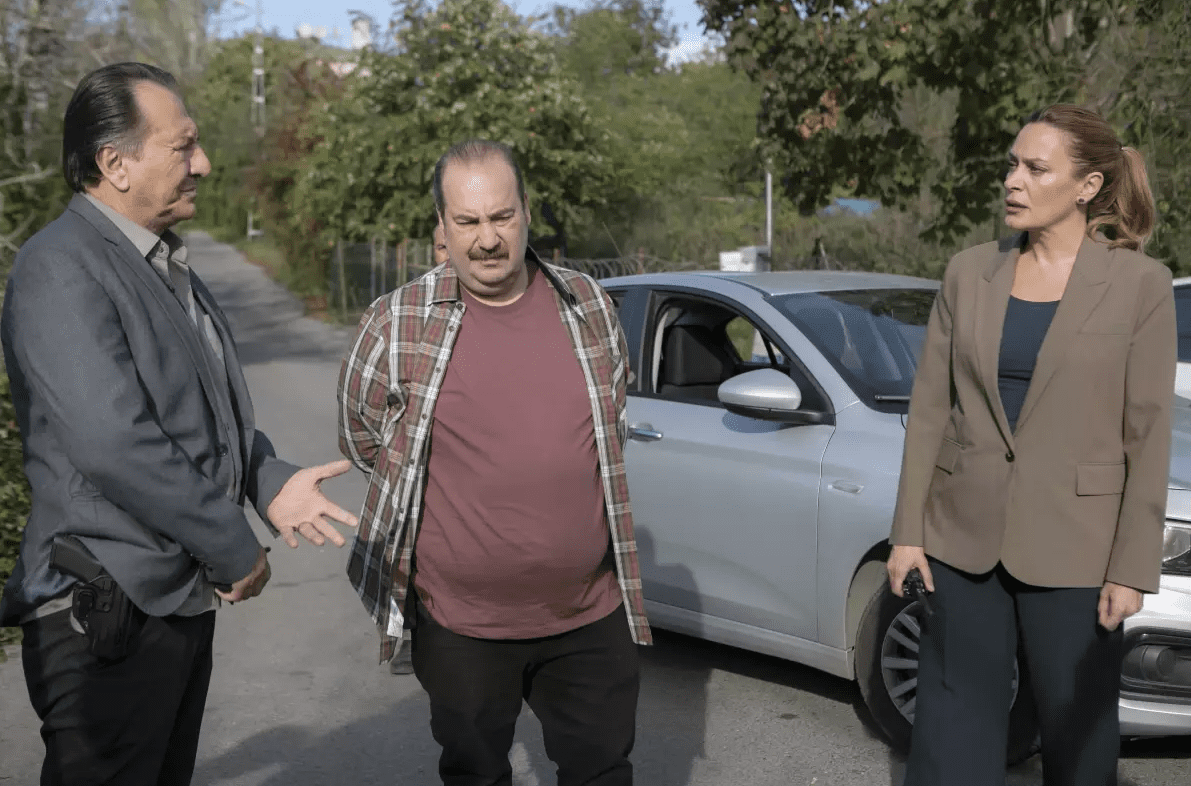 KANAL D ekranında 19 yıldır yer alan dizi Arka Sokaklar,