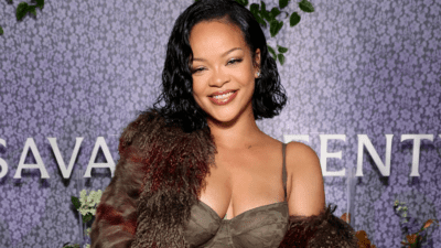 Dünyaca ünlü Barbadoslu şarkıcı Rihanna, ABD vatandaşı olmadığı için oy