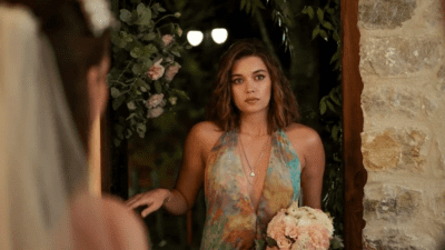 Yalı Çapkını dizisinin Seyran'ı Afra Saraçoğlu, sosyal medya paylaşımlarıyla gündemden