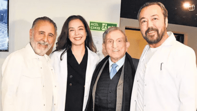 Başrollerini Azra Akın ile Engin Benli’nin paylaştığı ‘Kaktüs Çiçeği’ oyununun