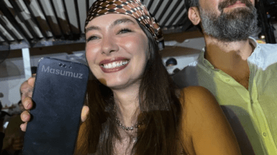 Kendisi gibi oyuncu eşi Kadir Doğulu ile mutlu evliliklerini bebekle