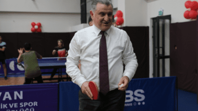 Gençlik ve Spor Bakanı Osman Aşkın Bak, "Terörden uzak bir