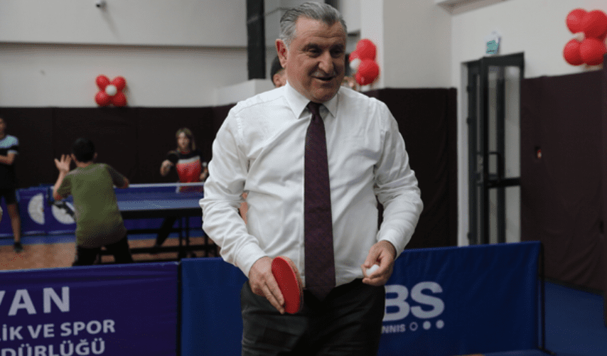 Gençlik ve Spor Bakanı Osman Aşkın Bak, "Terörden uzak bir