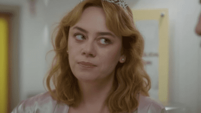 Bahar dizisinin başrol oyuncularından Demet Evgar'ın tükenmişlik sendromuna yakalandığı ve