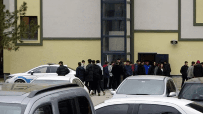 Kocaeli’nin Gebze ilçesinde bir lisede çıkan kavgada, bir öğrenci okul