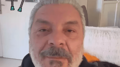 Bir döneme damga vuran Ayrılsak da Beraberiz dizisinde yer alan