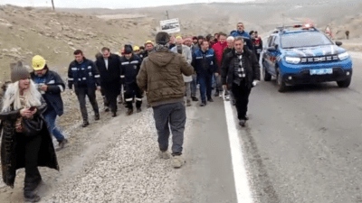 Ankara Çayırhan'da özelleştirmeye karşı eylem yapan enerji ve maden işçileri