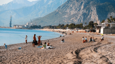 Türkiye’nin birçok noktasında yağışlı ve soğuk hava etkili olurken, Antalya’da