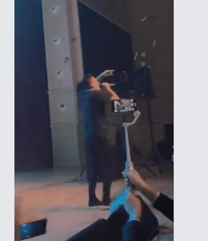 Rapçi Sagopa Kajmer, konserde sahneye sigara atılmasına tepki gösterdi; "Yanan