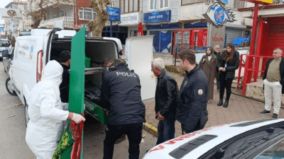 Sakarya'nın Karasu ilçesinde komşularının kendisinden haber alamadığı Hikmet Çevik, yalnız