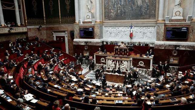 Fransa’da Ulusal Meclis'te yapılan oylamada güvenoyu alamayan Başbakan Michel Barnier
