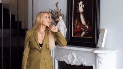 Sosyal medya platformlarında kendisini kişisel gelişim uzmanı ve Sophia Tarikatı