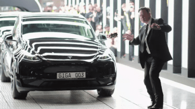 Tesla hisseleri yüzde 8 düşerek seçim sonrası elde ettiği kazançların