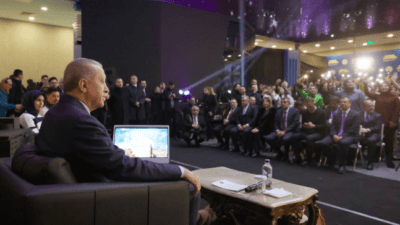 "Gençler nedense evlenmiyor, boşanmalar artıyor. Kızlara erkek, erkeklere kız beğendiremiyoruz.