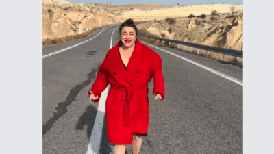 Ünlü oyuncu Esra Dermancıoğlu, yaptığı son sosyal medya paylaşımıyla 2025'e