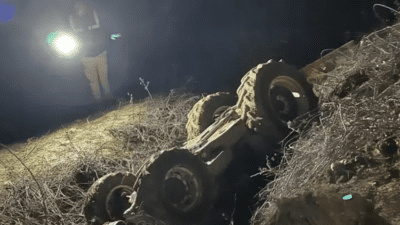 Antalya'nın Korkuteli ilçesinde şarampole devrilen traktördeki Sadrettin Karakuş (14) ile