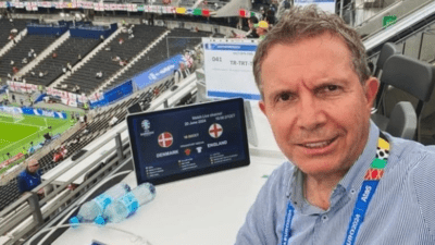 Ünlü spiker Erdoğan Arıkan, Ankara Keçiörengücü-Sakaryaspor maçını anlattığı sırada kalp