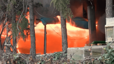 İstanbul Maltepe'de polyester havuz imalathanesinin deposunda çıkan yangın, yaklaşık bir