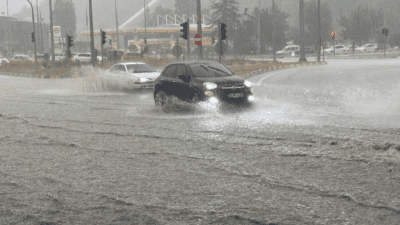 Muğla'nın doğusu ile Antalya'da öğle saatlerinden sonra beklenen kuvvetli yağış