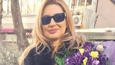 Bilge Öztürk hafta sonu Nişantaşı’nda elinde bir buket çiçekle görüntülendi.