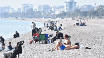 Antalya'da yazdan kalma hava yaşanıyor. Güneşli havayı değerlendirmek isteyen kent