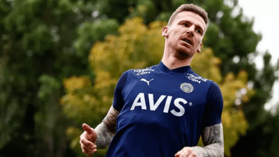 Fenerbahçe'de takımdan ayrılmak istediği için kadro dışı kalan Serdar Aziz