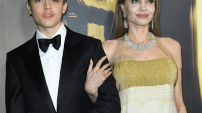 Hoolywood'un yıldız isimlerinden Angelia Jolie, 16 yaşındaki oğlu Knox ile