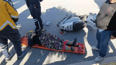 Antalya’da yaya geçidinden karşıya geçmek isteyen motosiklete kamyonet çarptı. Kazada