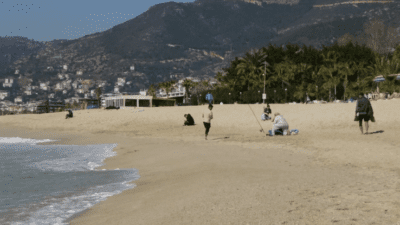 Türkiye'nin büyük bir kısmında kara kış hakimken Antalya'da kaydedilen görüntüler