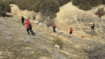 Isparta'da kayıp başvurusu yapılan çocuk için arama çalışmaları sürüyor. AFAD,