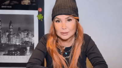 Yonca Evcimik son günlerde magazin gündeminde yer almaya devam ediyor.