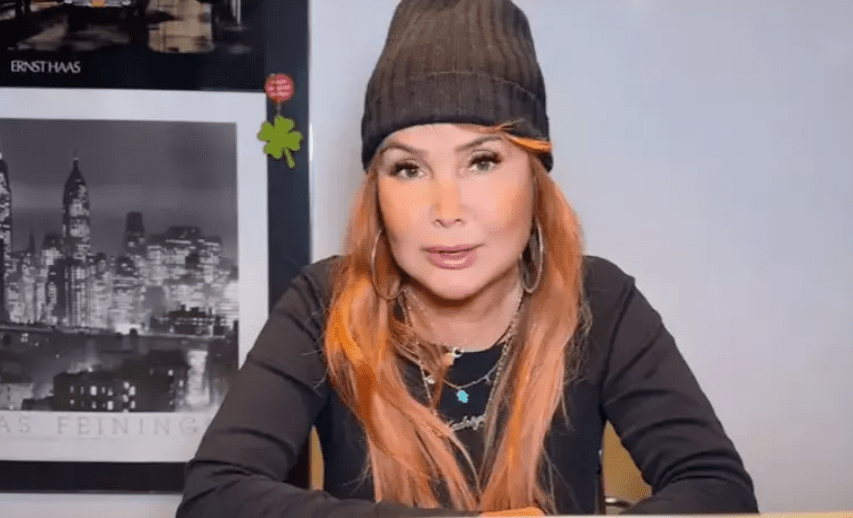 Yonca Evcimik son günlerde magazin gündeminde yer almaya devam ediyor.