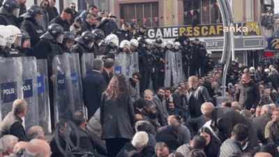 Van Büyükşehir Belediyesi'ne kayyum atandıktan sonra belediye binasında ve kentte