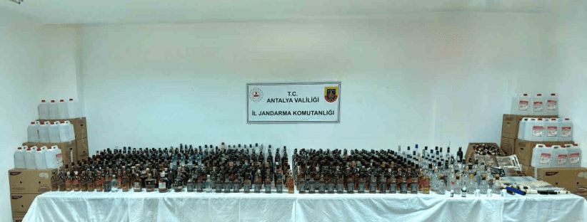 Antalya’nın Döşemealtı ilçesinde jandarma tarafından düzenlenen operasyonda çok sayıda kaçak