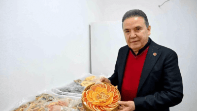 Antalya Büyükşehir Belediye Başkanı Muhittin Böcek, Kumluca'daki Yaş Sebze Meyve