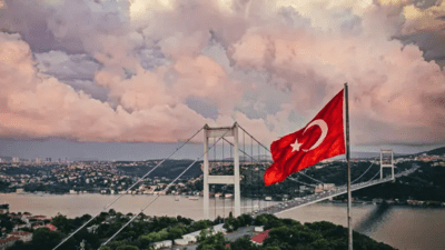 Türkiye ekonomisinin 2024'te yıllık bazda yüzde 3,2 büyümesinin sevindirici ve