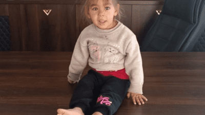 Denizli'nin Honaz ilçesinde yaşayan 4 yaşındaki Nazlı Şeşen, evin önünde