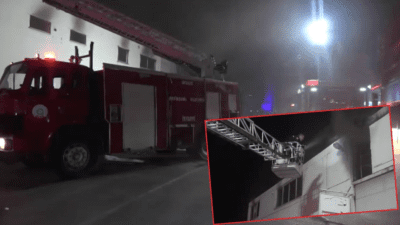 Antalya’da kentsel dönüşüm kapsamında boşaltılan metruk bir binada çıkan yangın